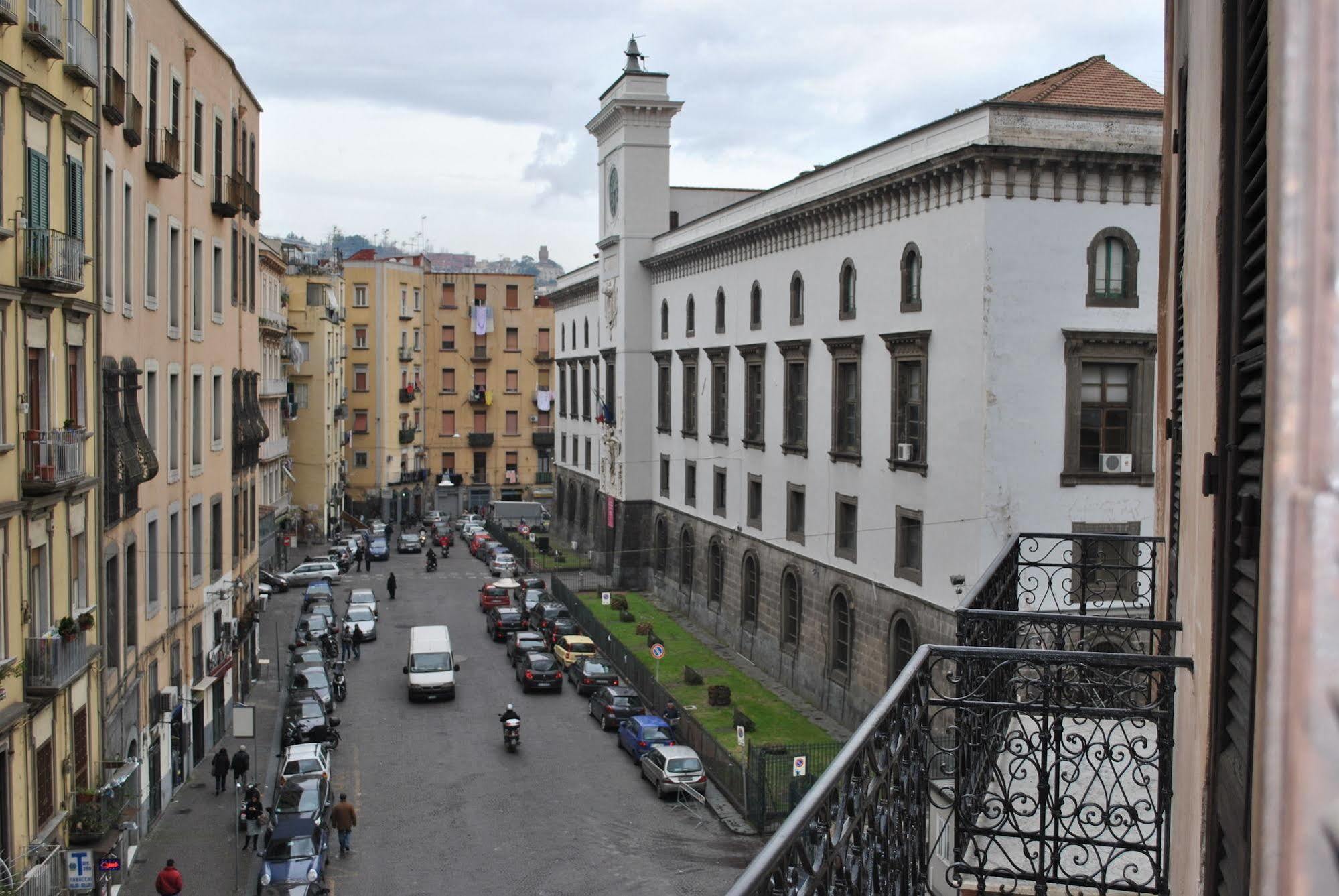 Bed & Breakfast A Castel Capuano Naples Exterior photo