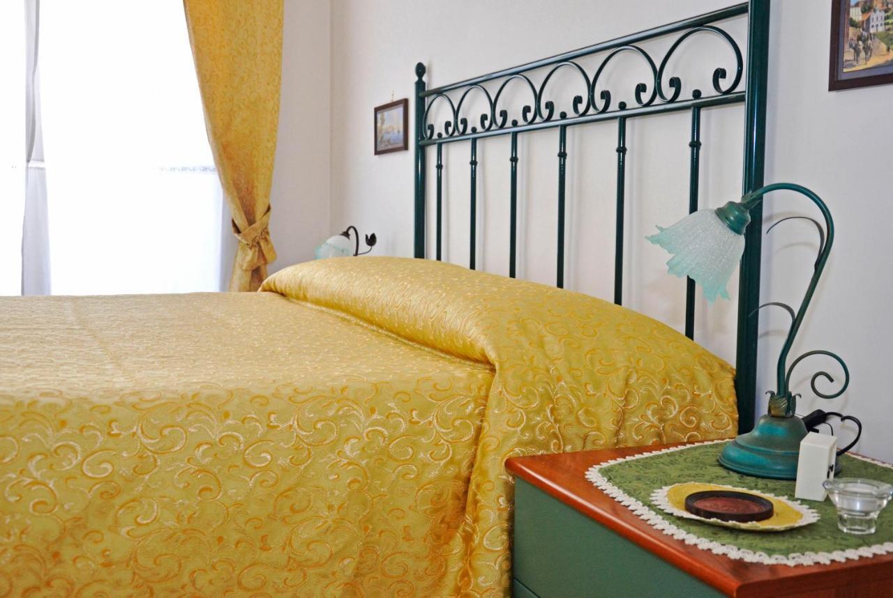 Bed & Breakfast A Castel Capuano Naples Exterior photo