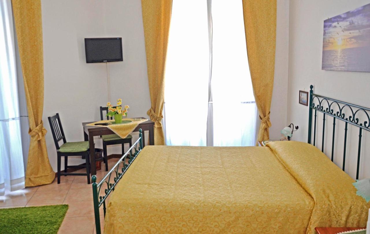 Bed & Breakfast A Castel Capuano Naples Exterior photo
